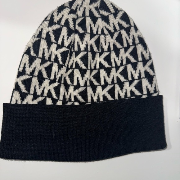 MICHAEL Michael Kors Black and White Knit Hat - Picture 1 of 3
